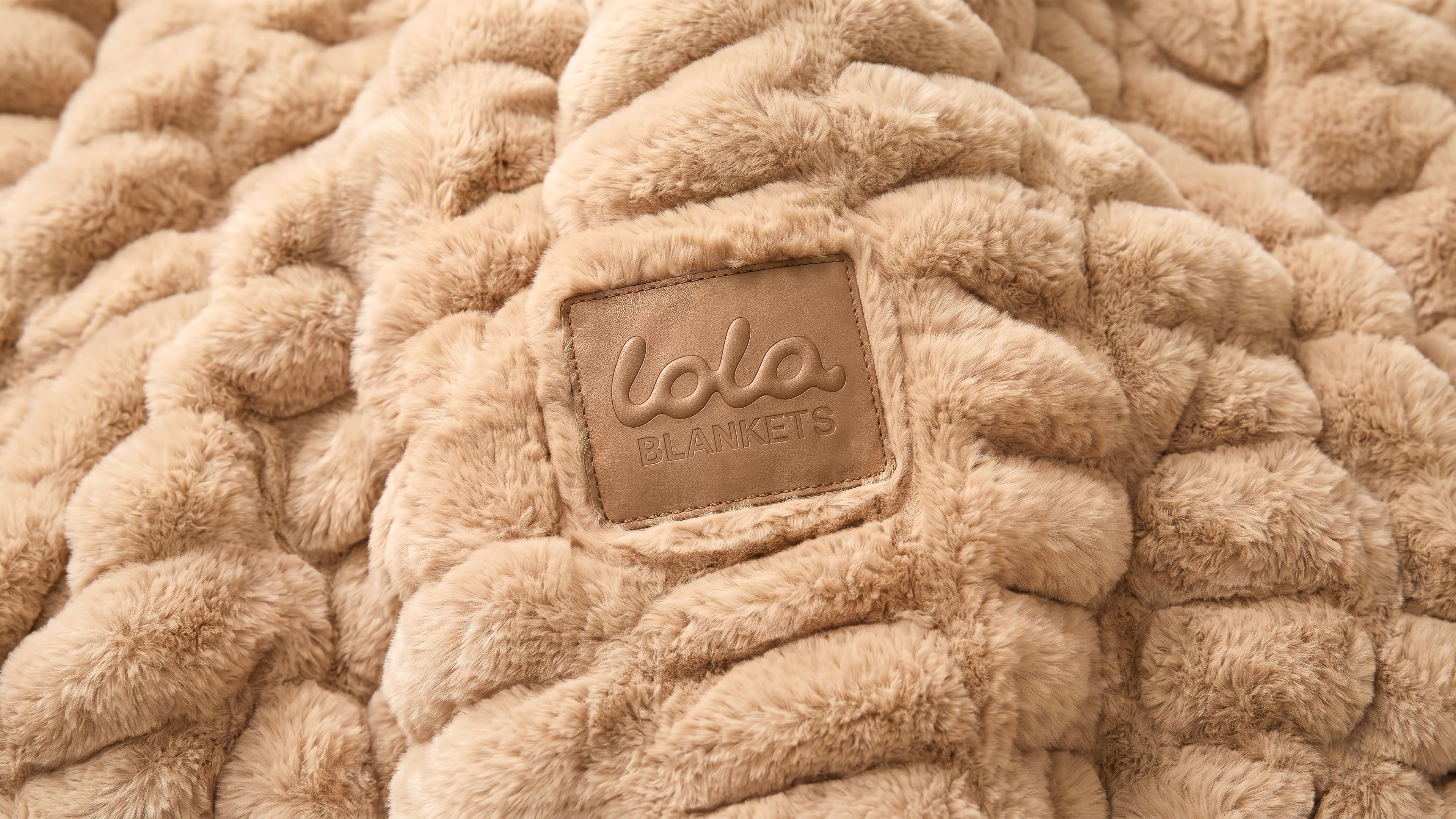 lola blankets colorway detail camel